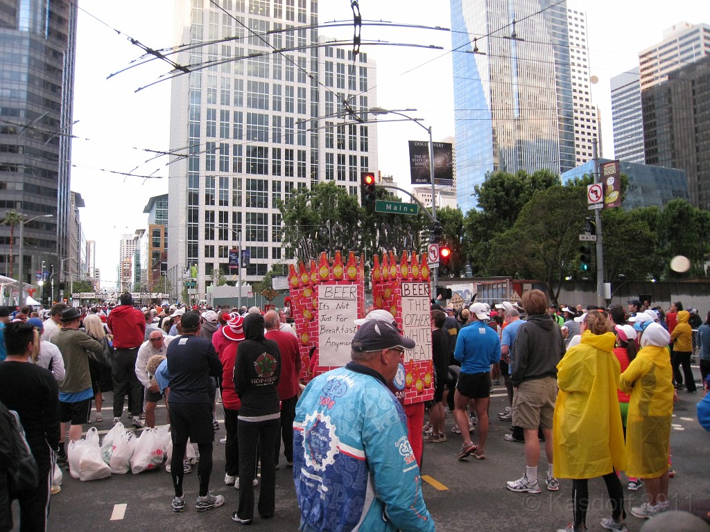 2011 Bay to Breakers Sunday 0075.JPG - I was able to participate in the 2011, 100th anniversary of the San Francisco Bay to Breakers 12K race. A great weekend for sight seeing and racing.